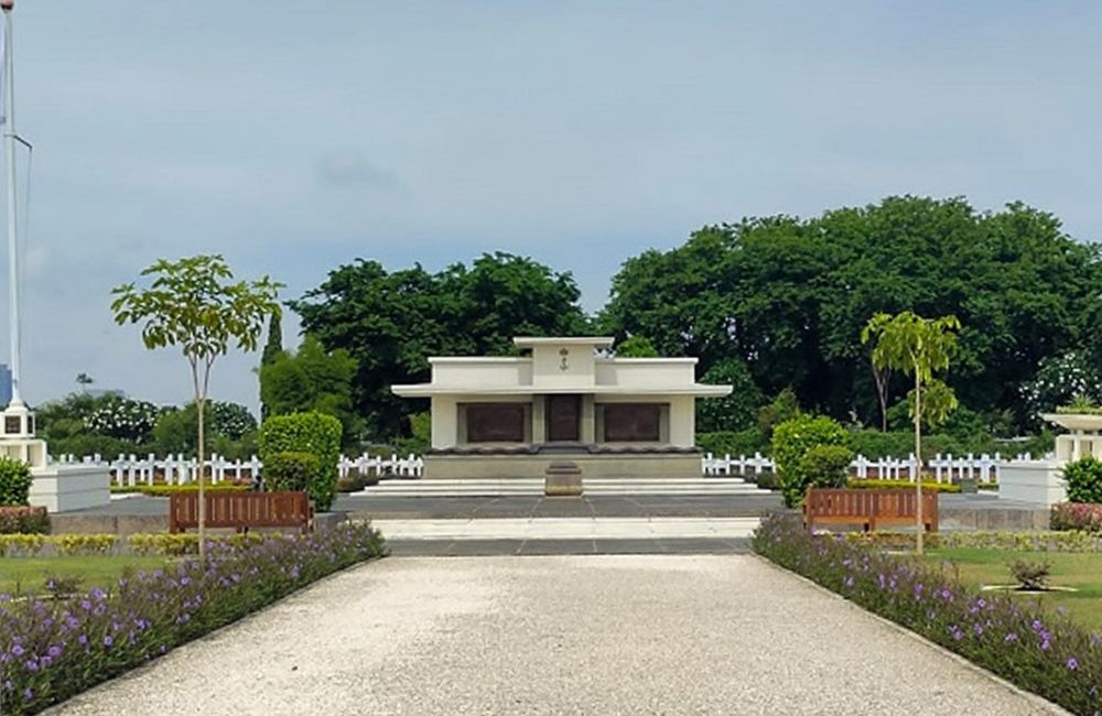 Karel Doorman Fonds nieuws header nieuwe banken voor Karel Doorman-monument in Surabaya